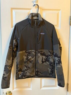 Patagonia Men’s Gray Camo Lightweight Jacket